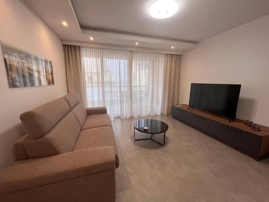 3 Bedroom Seaside Luxury Accommodation - Sleeps 8 St. Paul's Bay Exterior foto